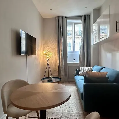 Volney Loft By Suitehomeparis *